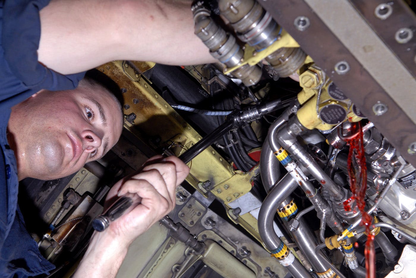 leaking-hydraulic-fluid